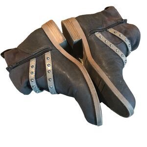 Mossimo SupplyCompany  size 7.5 grey shirt boots
